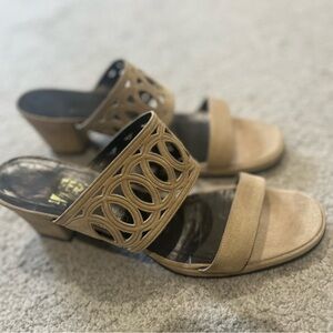 SALVATORE FERRAGAMO Beige Heels, Women’s Size 8 (EU 39) Suede Sandals